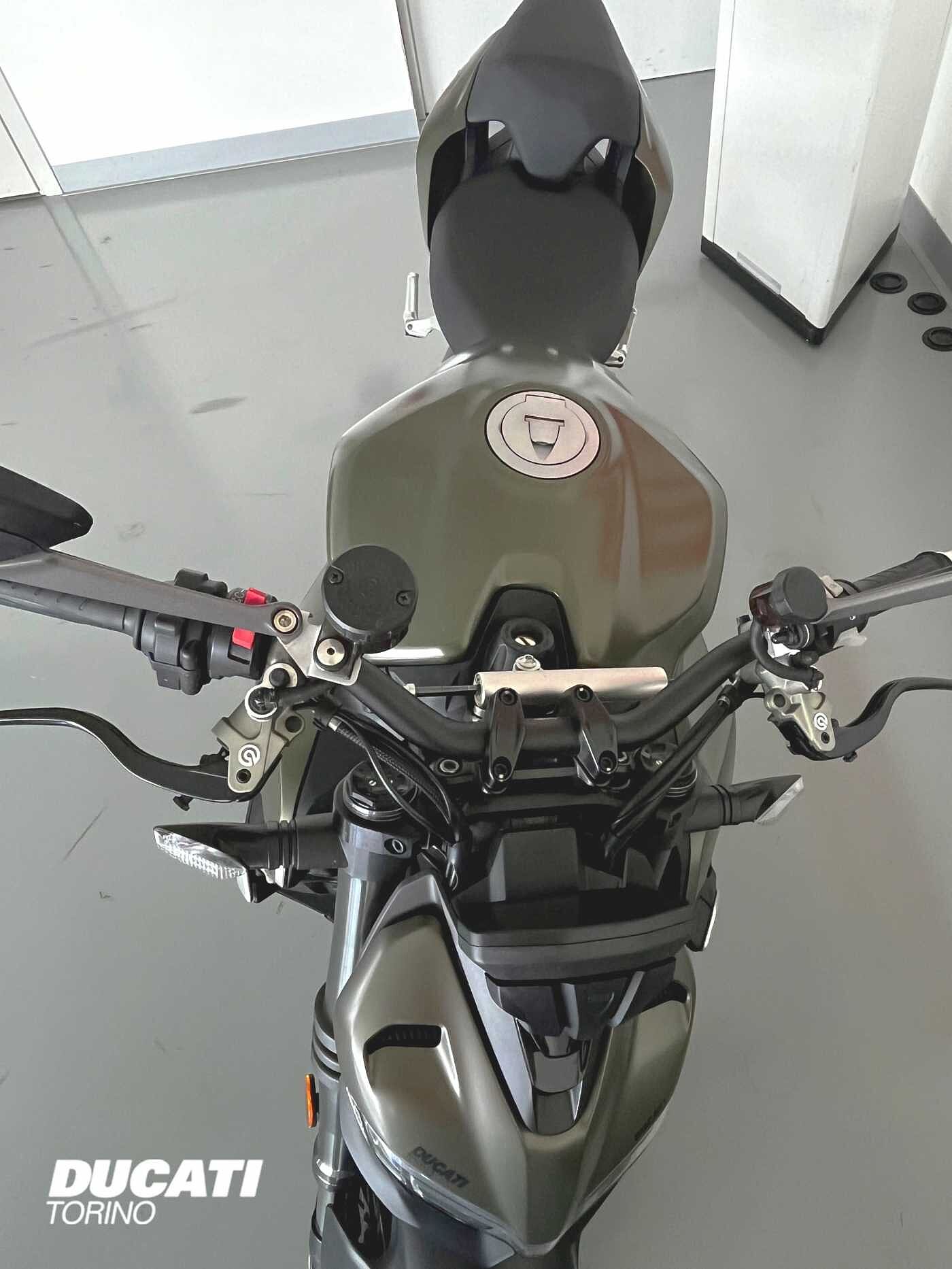 DUCATI STREETFIGHTER V2 