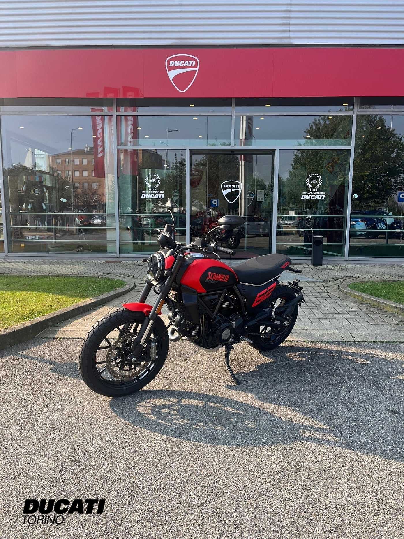 DUCATI SCRAMBLER 800 FULL THROTTLE 