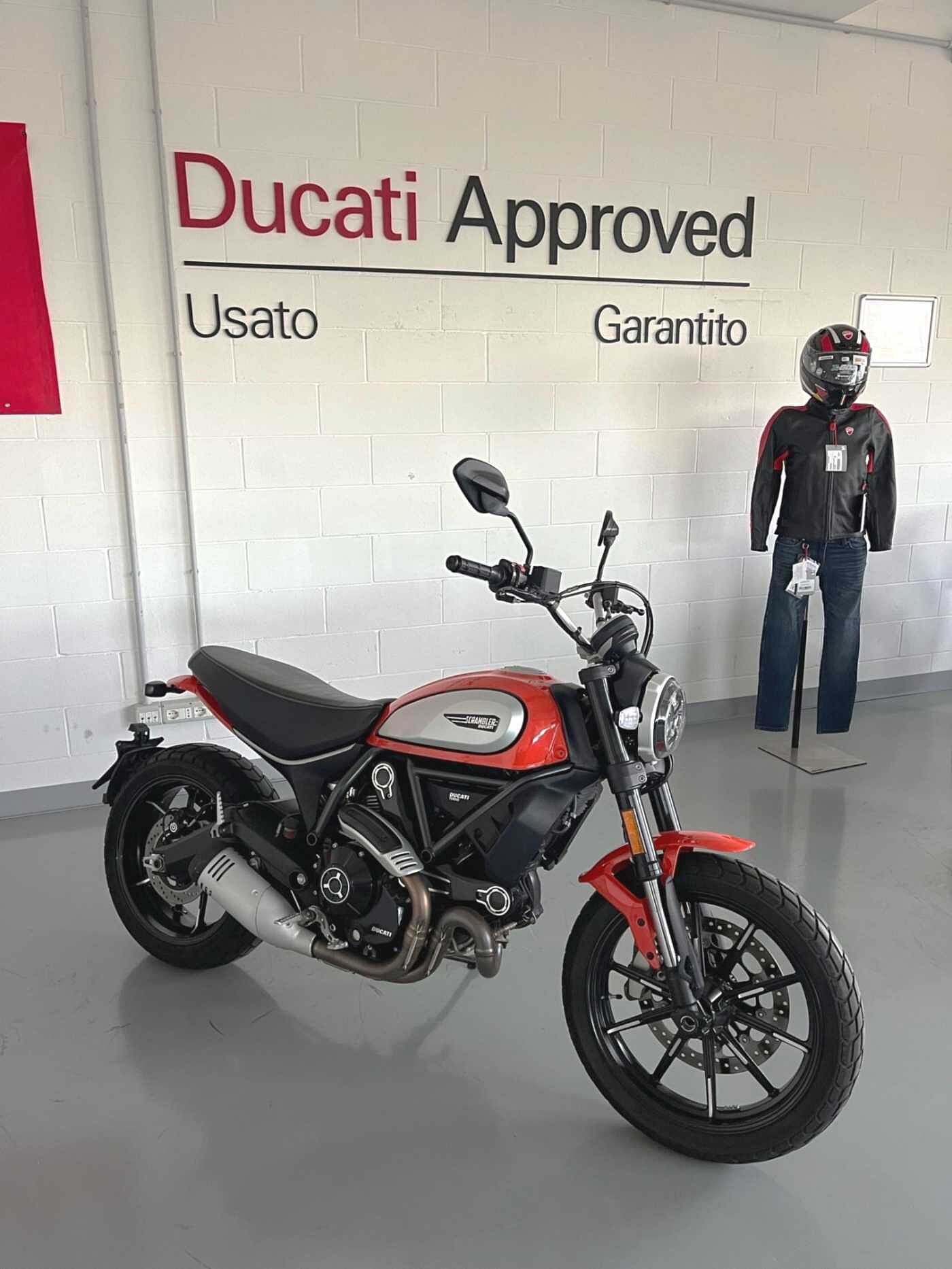 DUCATI SCRAMBLER 800 