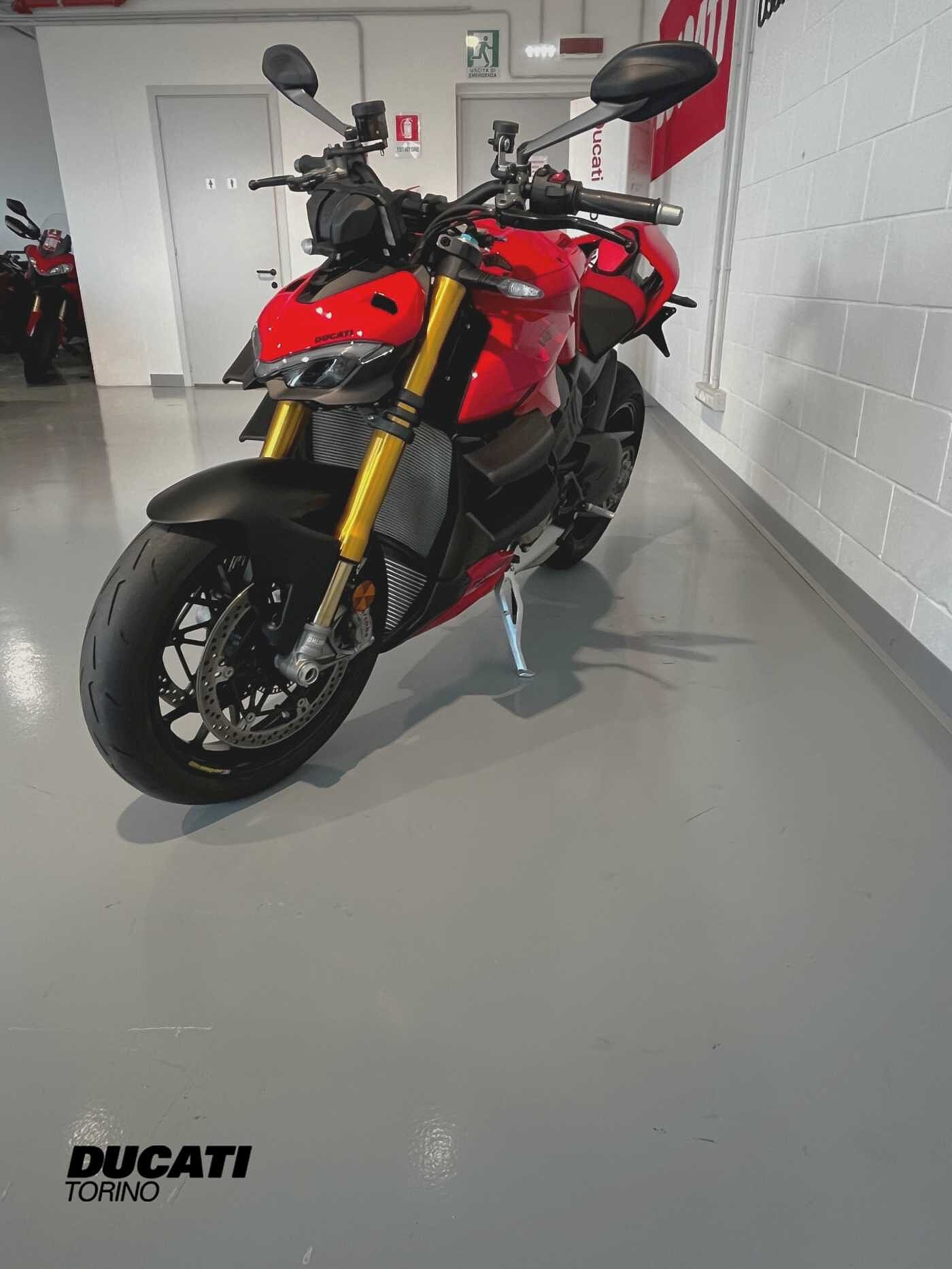 DUCATI STREETFIGHTER V4S 