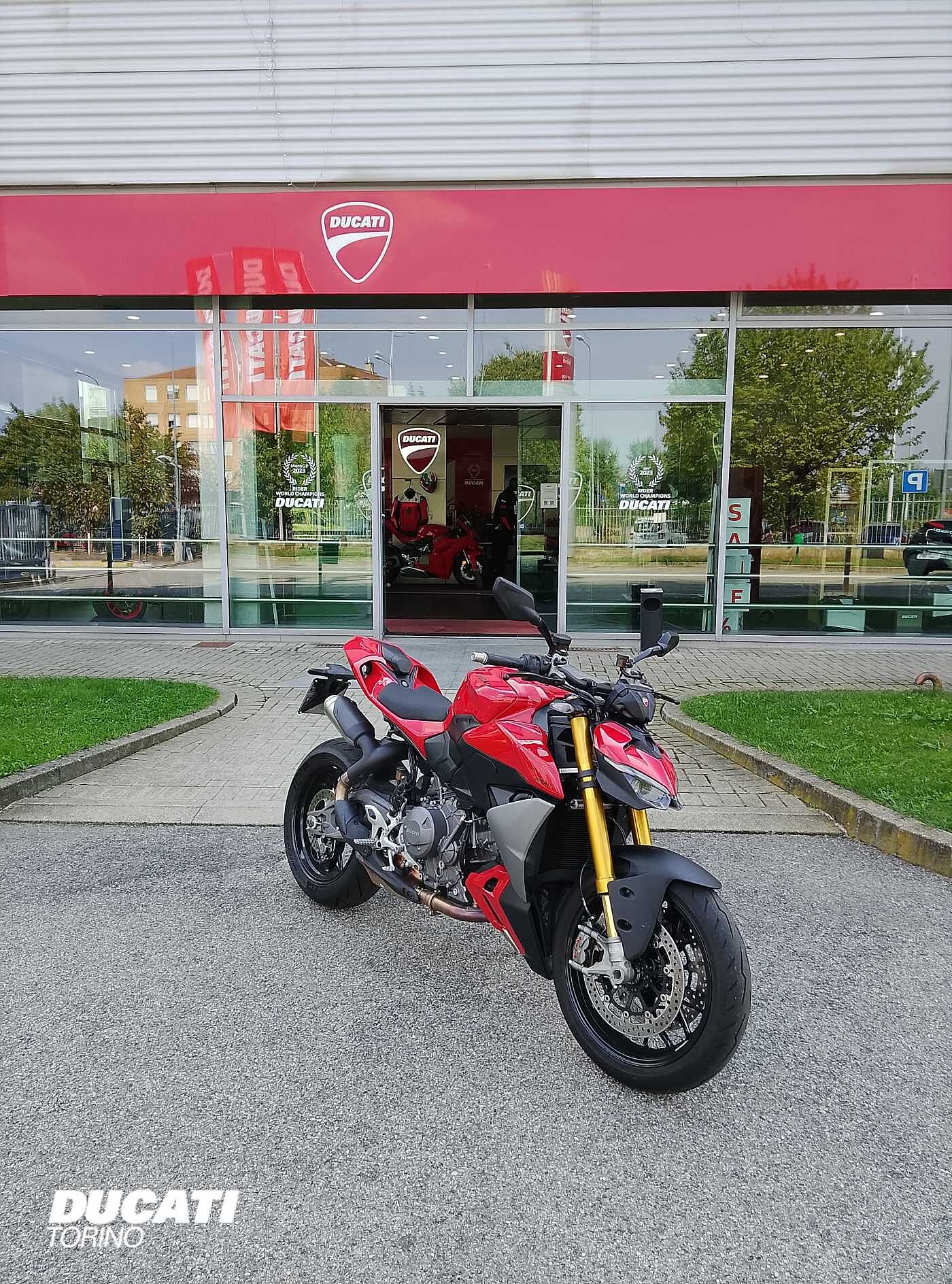 DUCATI Streetfighter V2S 