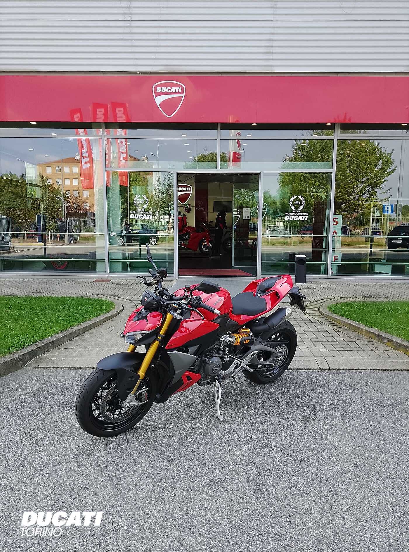 DUCATI Streetfighter V2S 