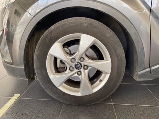 TOYOTA C-hr 1.8h active 2wd e-cvt