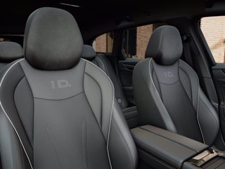 VOLKSWAGEN Id.7 tourer 77 kwh pro edition plus