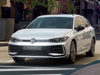 VOLKSWAGEN Passat 1.5 etsi act r-line 150cv dsg