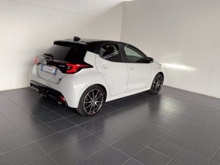 TOYOTA Yaris 1.5h gr sport