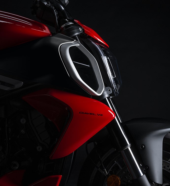 Ducati Diavel V4 MY23 Overview Carousel Img Txt 677X740 01